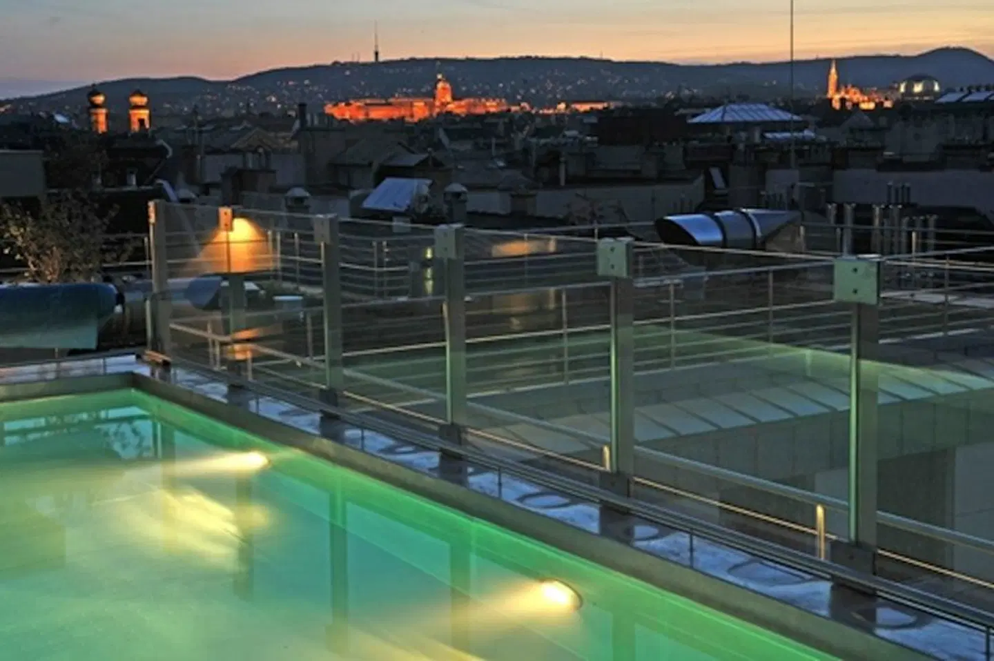 Continental Hotel Budapest Hallenbad