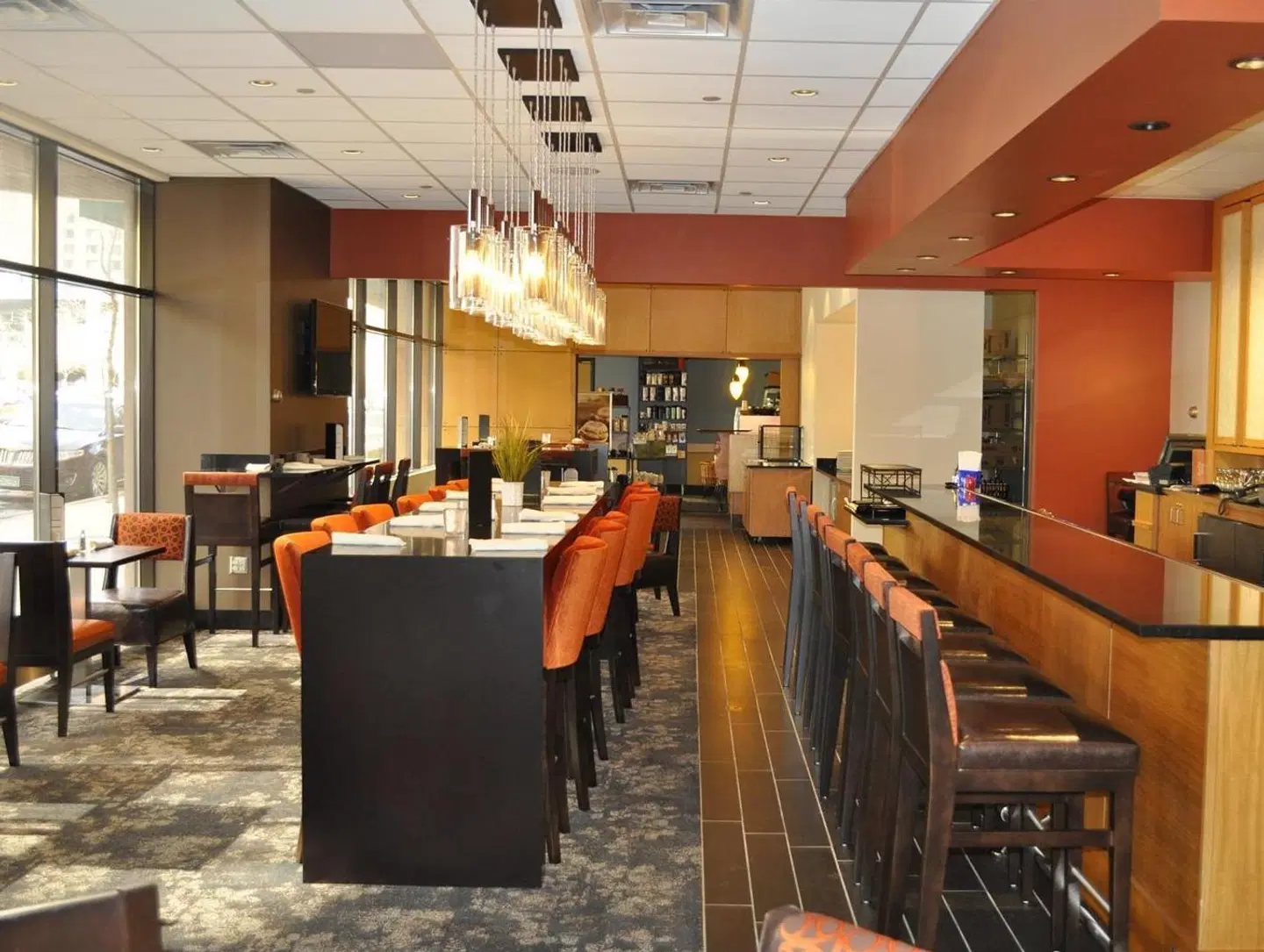 DoubleTree Suites by Hilton Minneapolis Bar