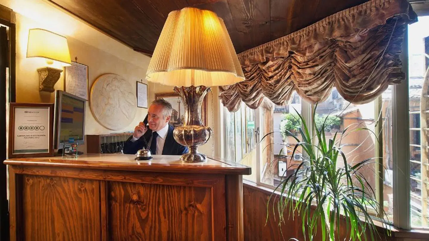 Pantheon Inn LOUNGE_LOBBY