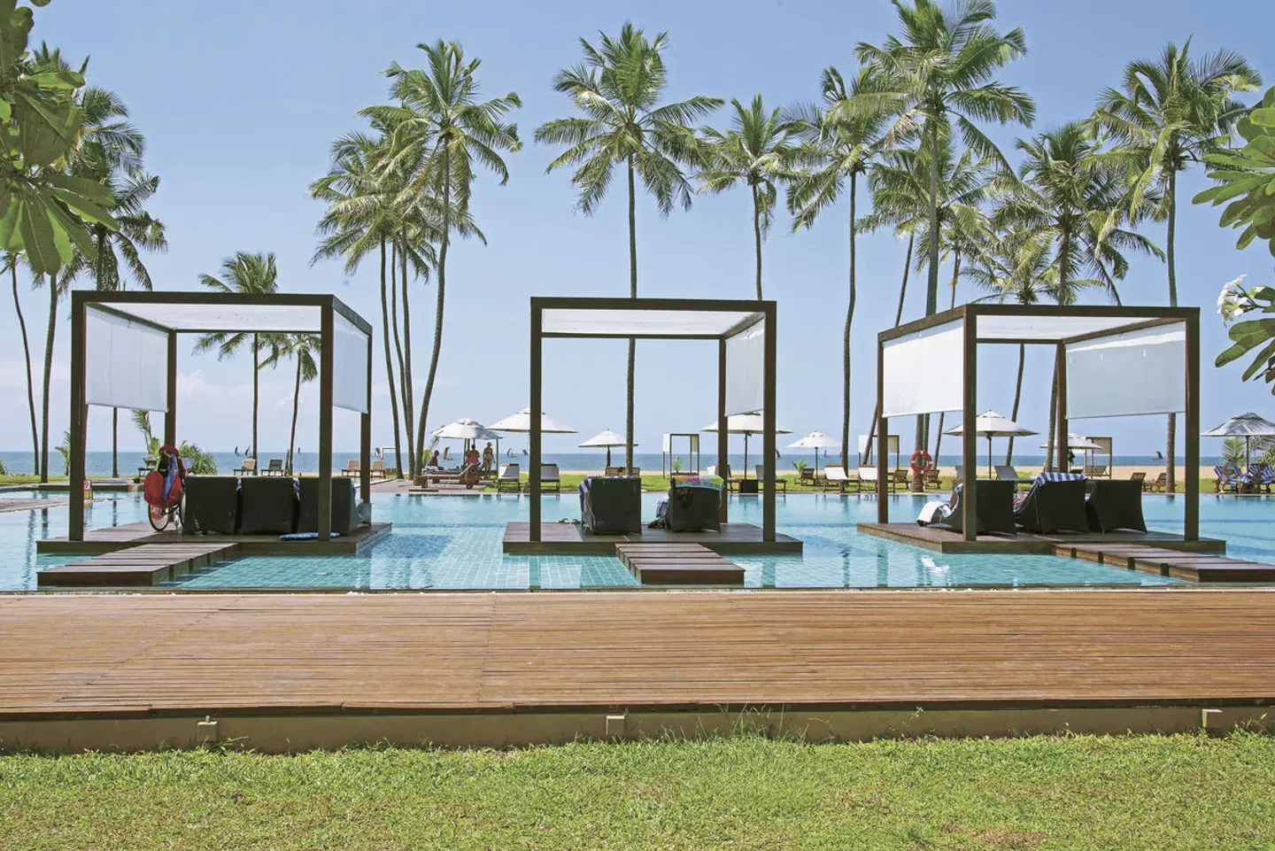 Suriya Resort & Spa OUTDOOR_POOL