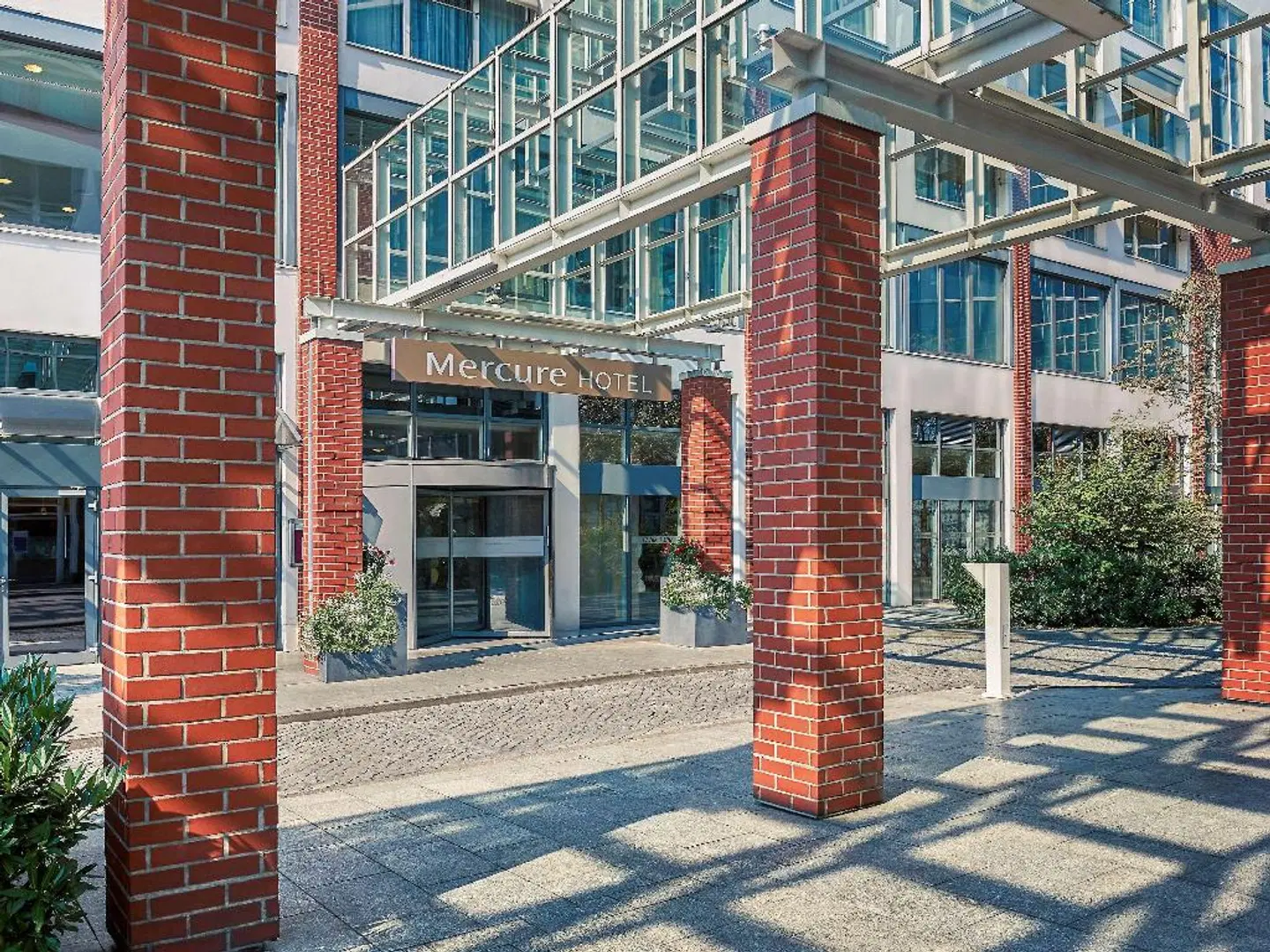 Mercure Berlin Tempelhof EXTERIOR
