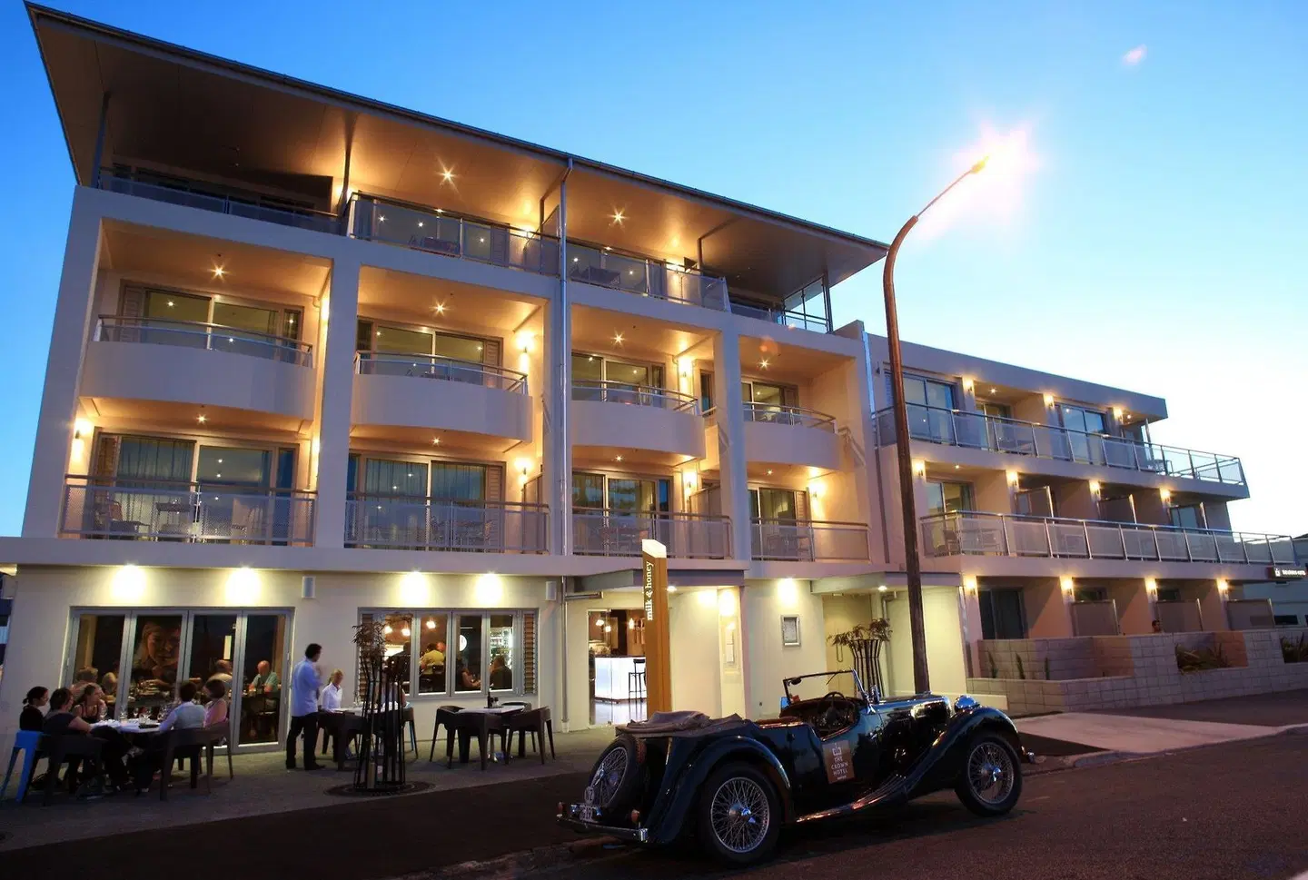The Crown Hotel EXTERIOR