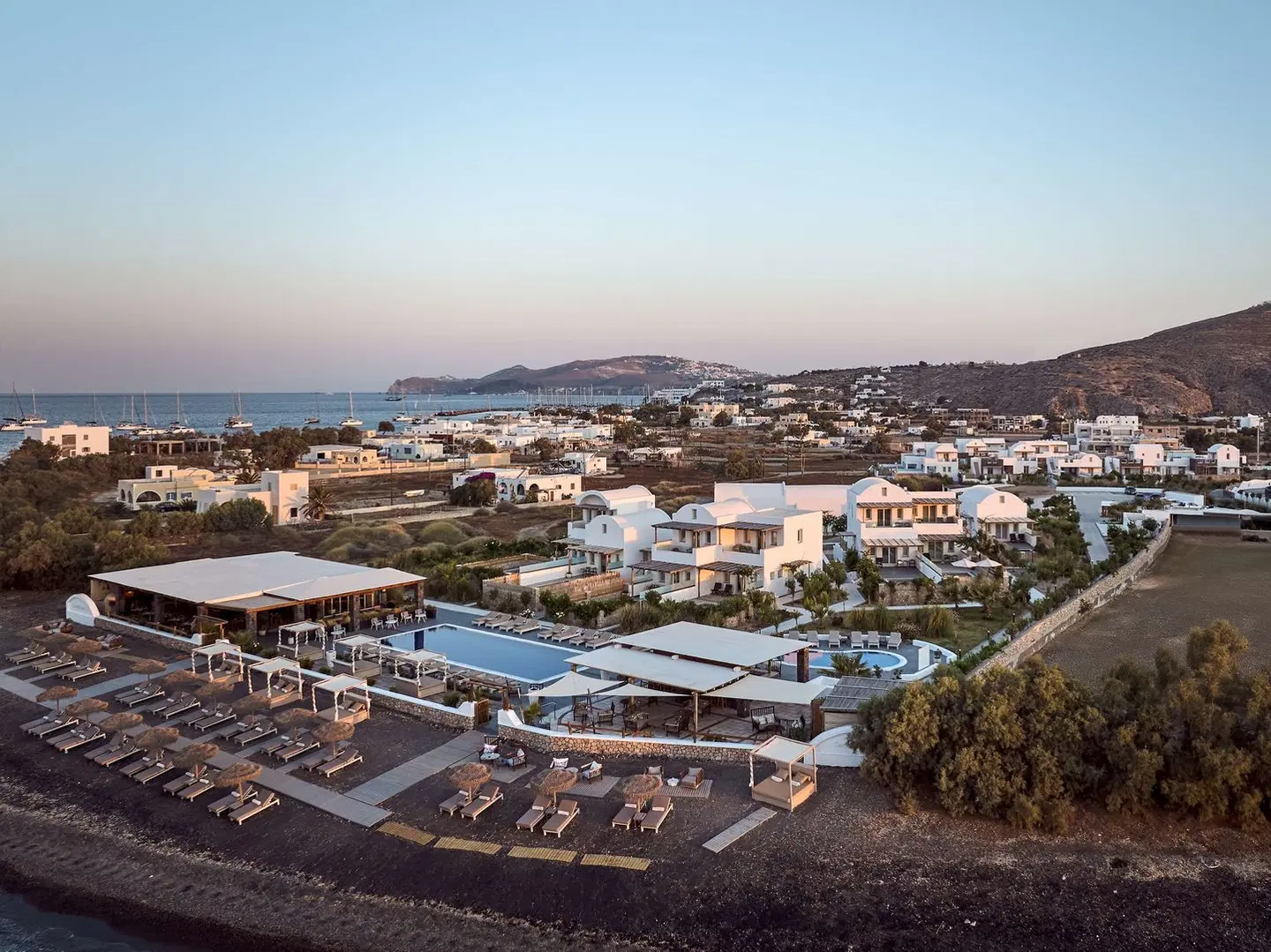 Sea Breeze Beach Resort, Curio Collection by Hilton Strand
