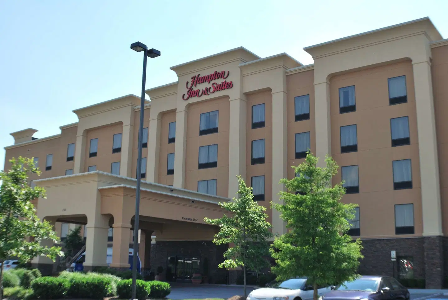 Hampton Inn & Suites Nashville at Opryland EXTERIOR