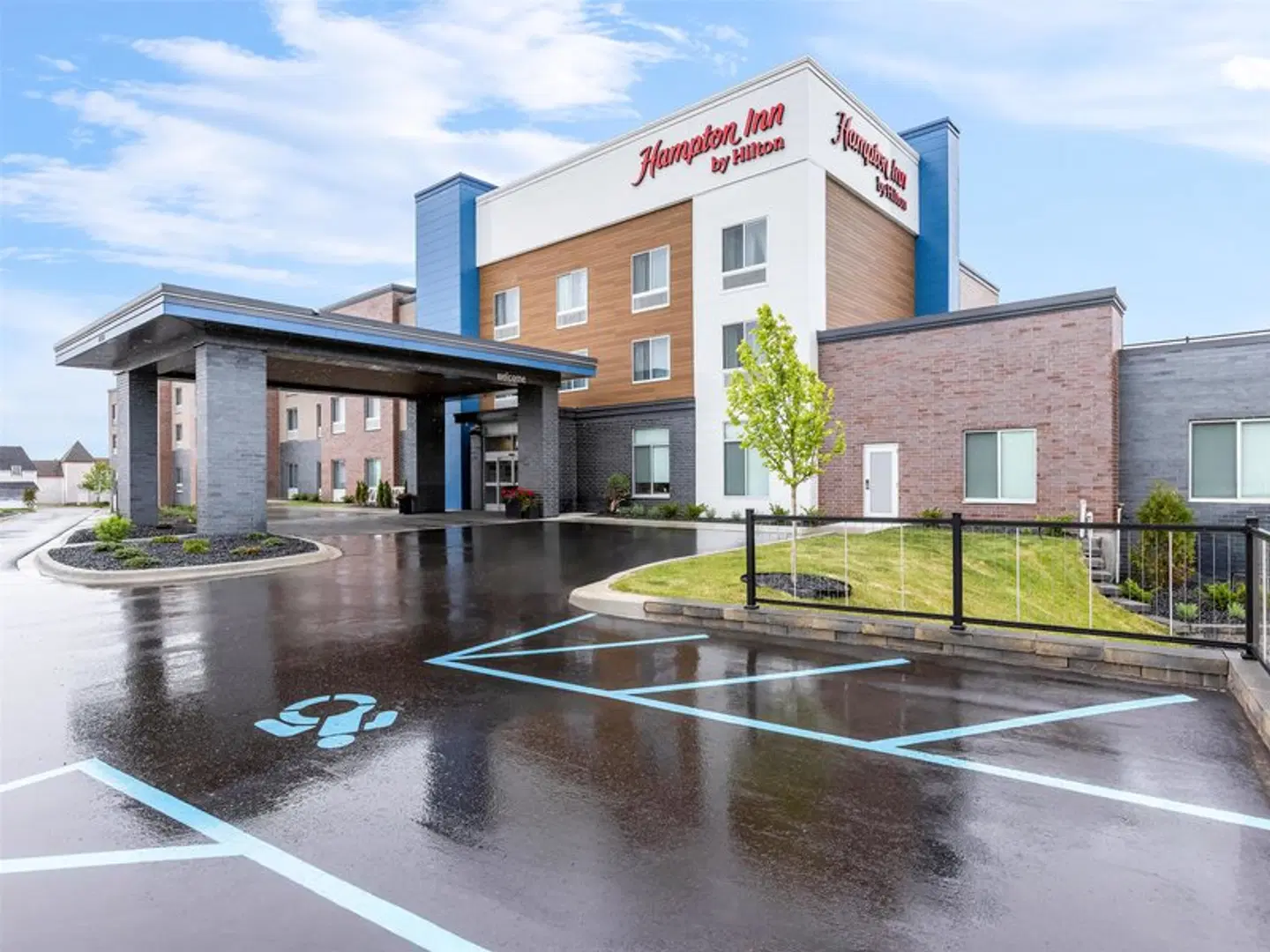 Hampton Inn St Ignace Lakefront Mackinac EXTERIOR