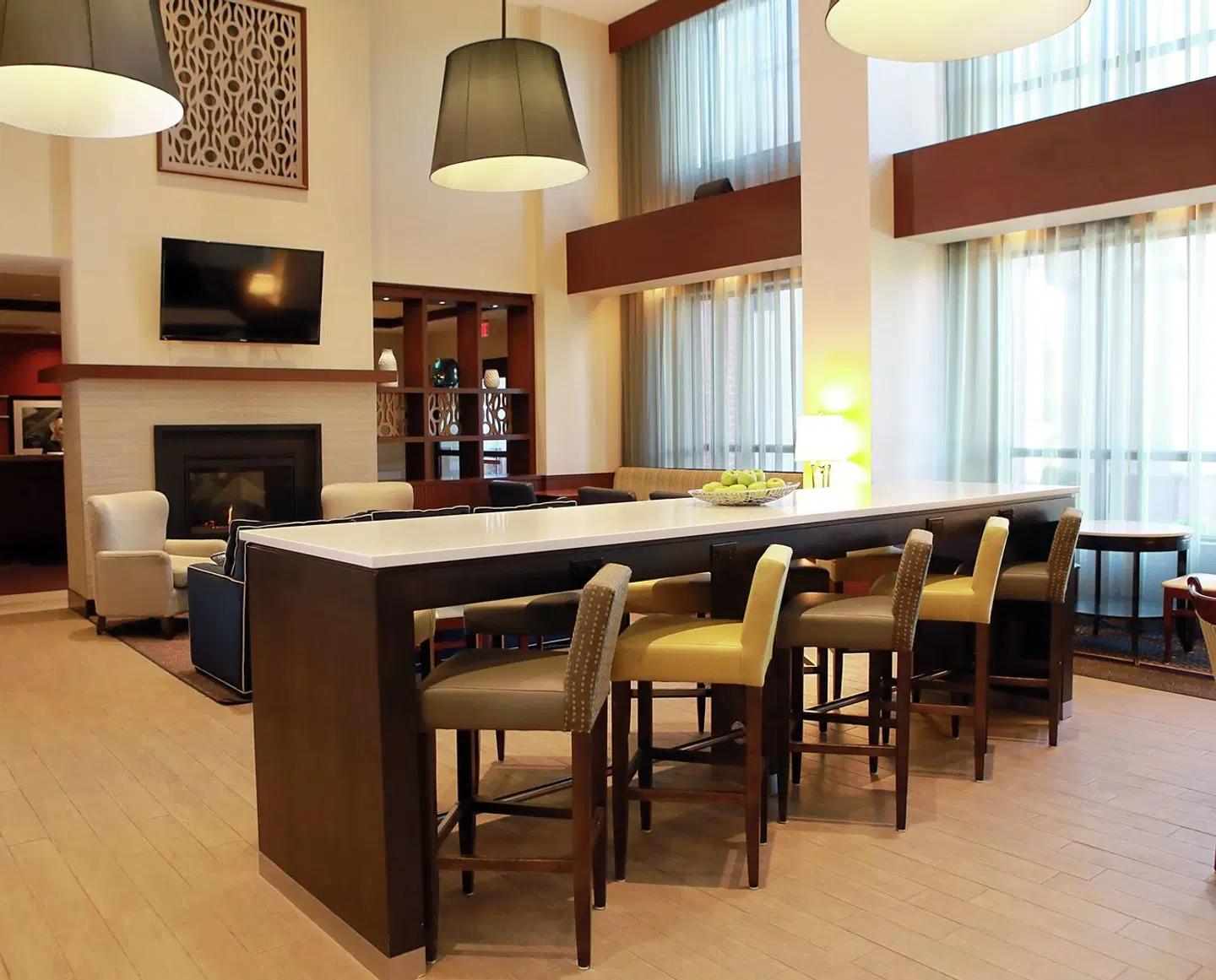 Hampton Inn & Suites by Hilton Laval Bar