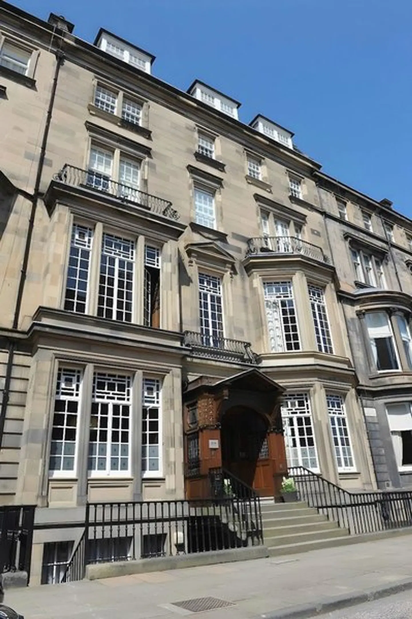 B+B Edinburgh EXTERIOR