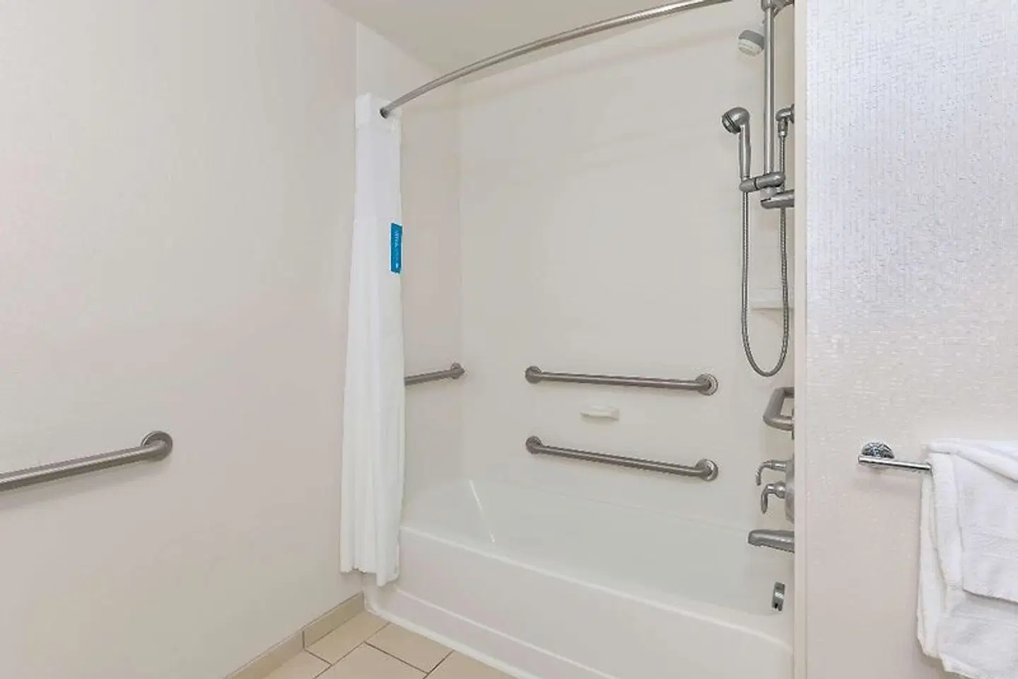 Hampton Inn and Suites Flint/Grand Blanc Badezimmer