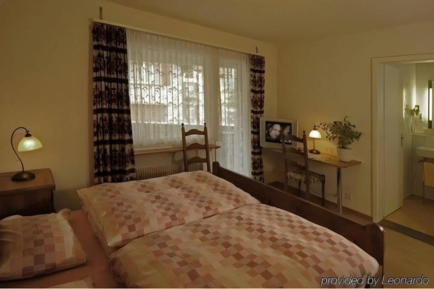 Crystal ROOM_EXAMPLE
