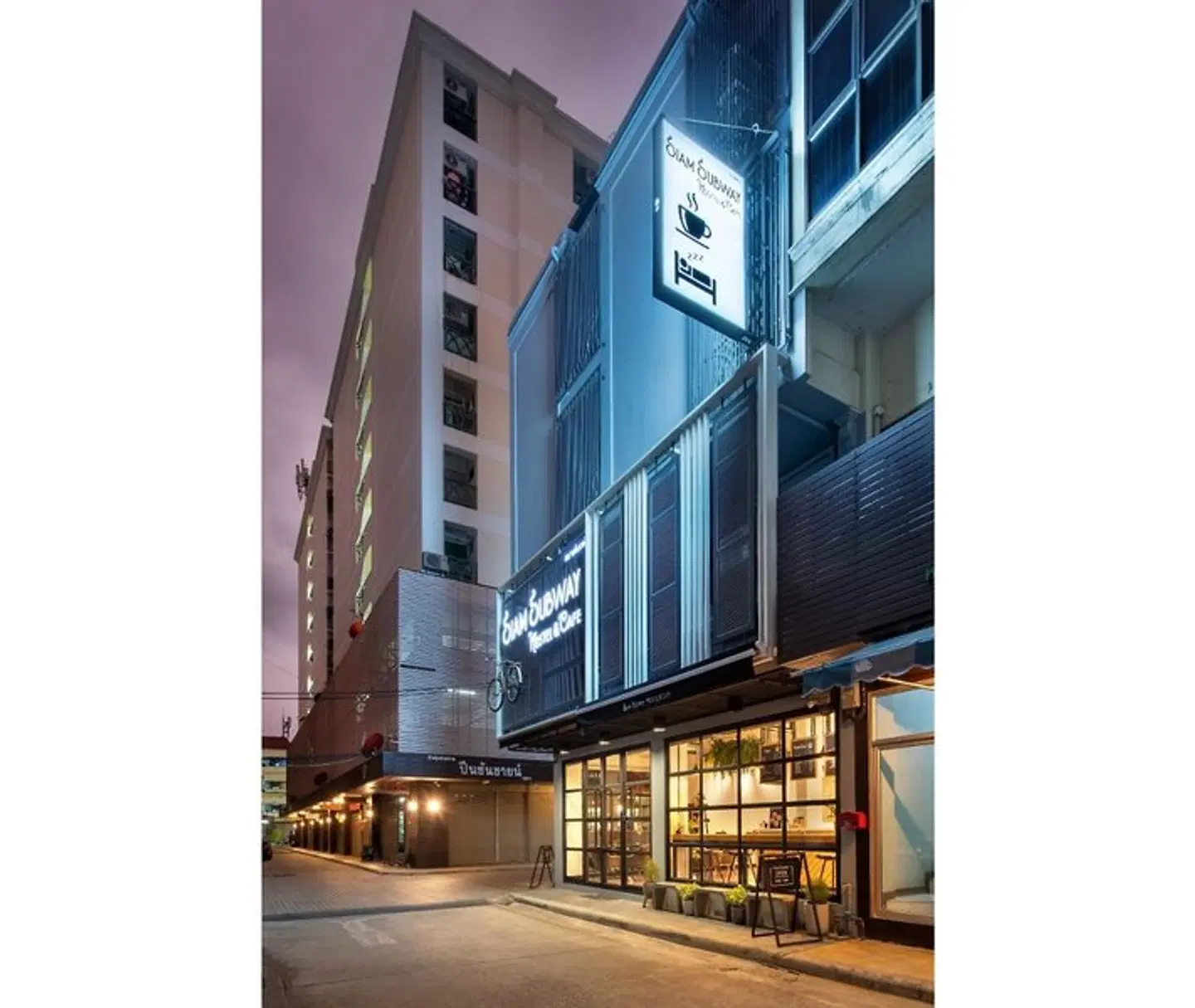 Siam Subway Hostel and Café EXTERIOR
