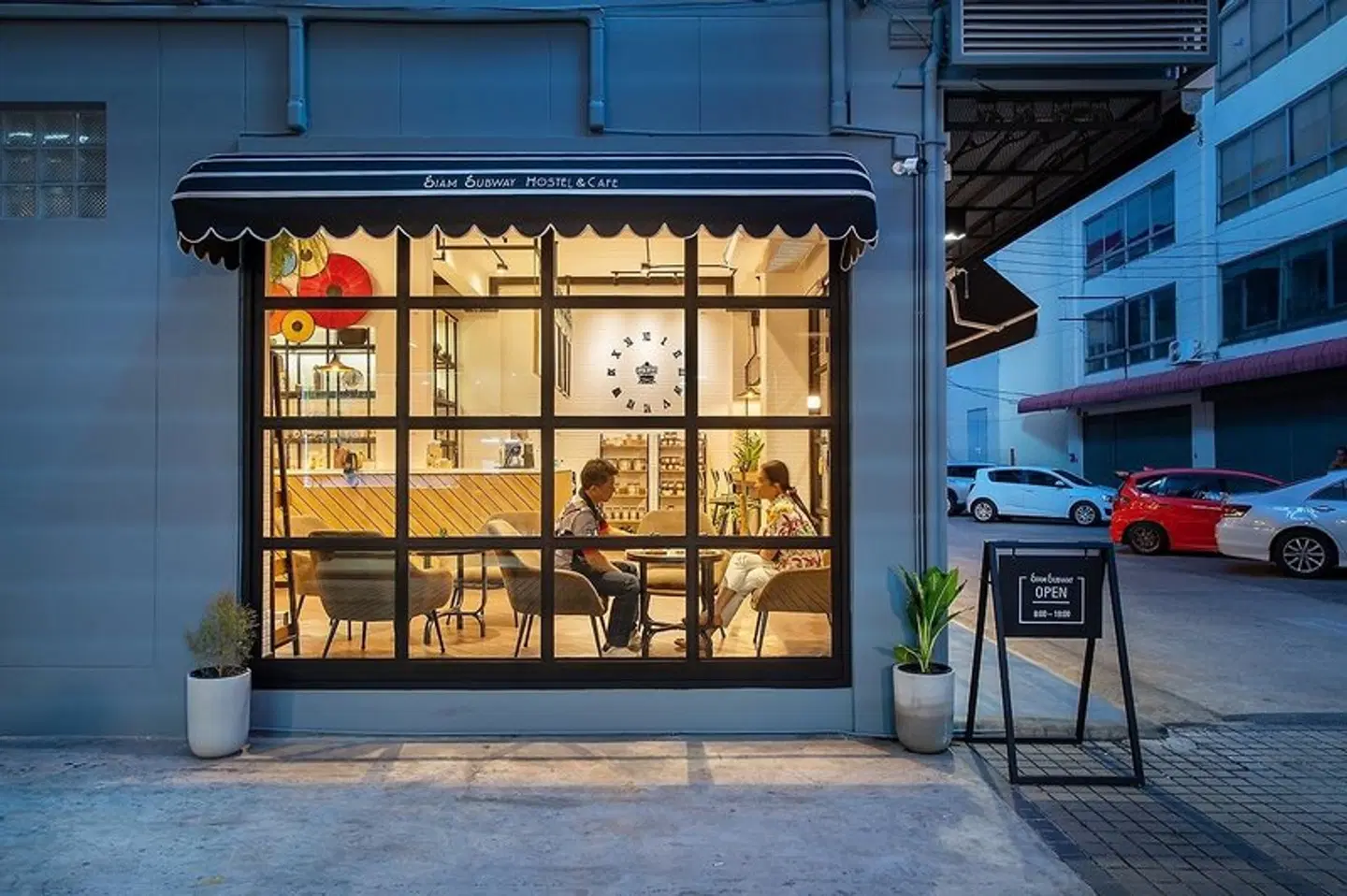 Siam Subway Hostel and Café EXTERIOR