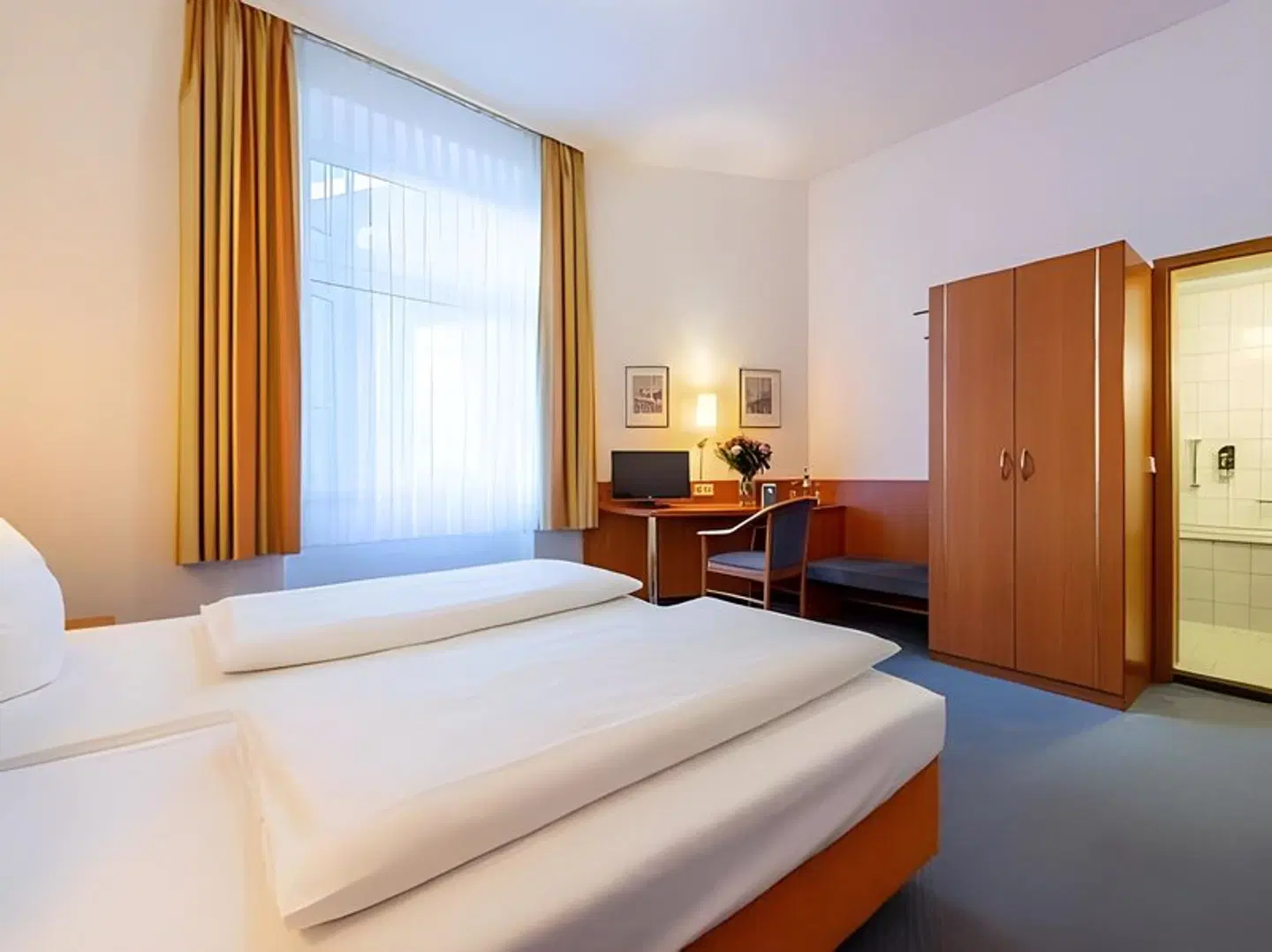 TRIP INN Conference, Hotel & Suites ROOM_EXAMPLE