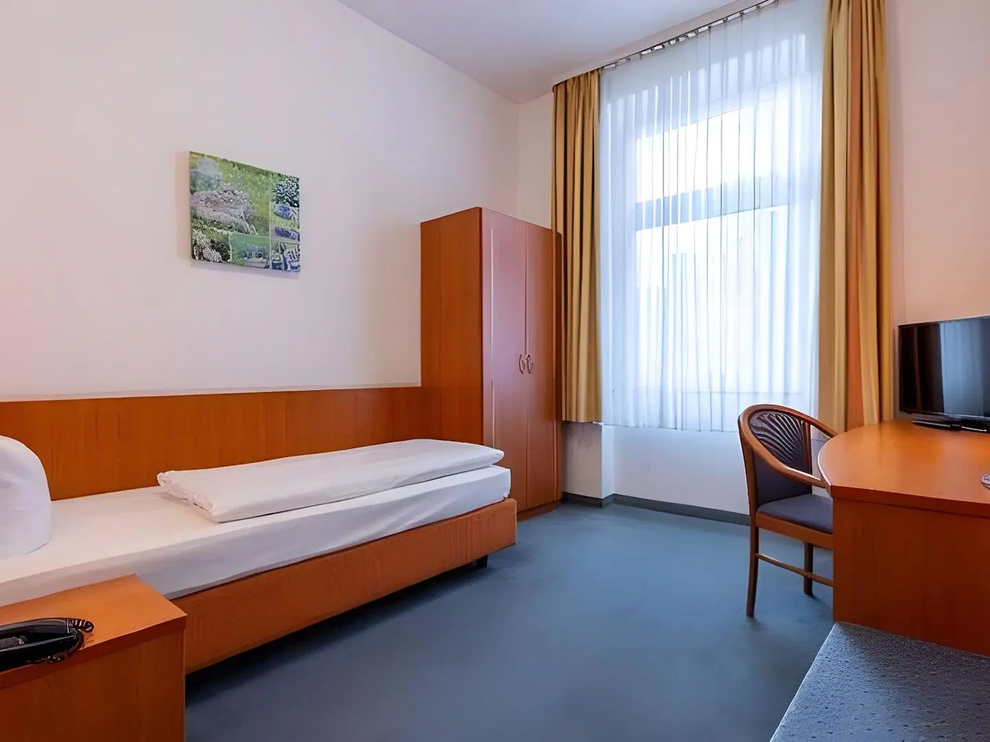 TRIP INN Conference, Hotel & Suites ROOM_EXAMPLE
