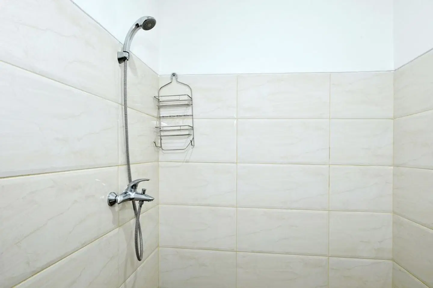 ZEN Rooms Kemang Raya BATHROOM
