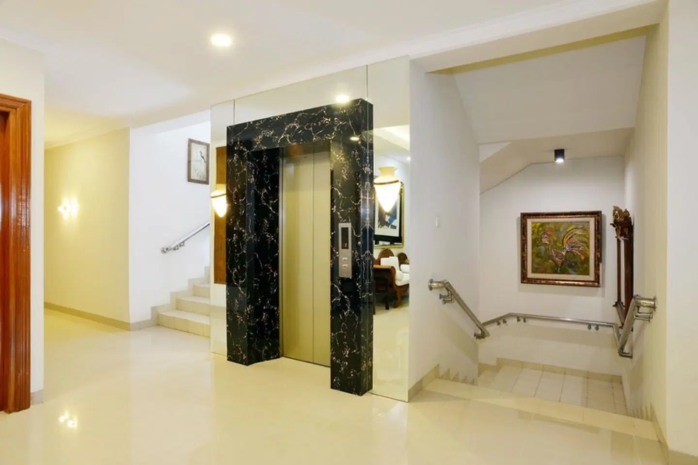 ZEN Rooms Kemang Raya HEALTH_BEAUTY