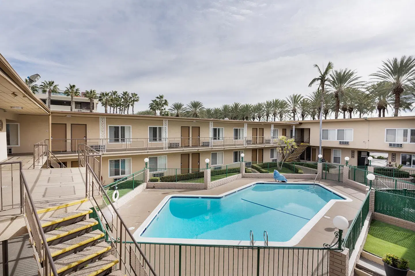 Americas Best Value Inn & Suites Anaheim OUTDOOR_POOL