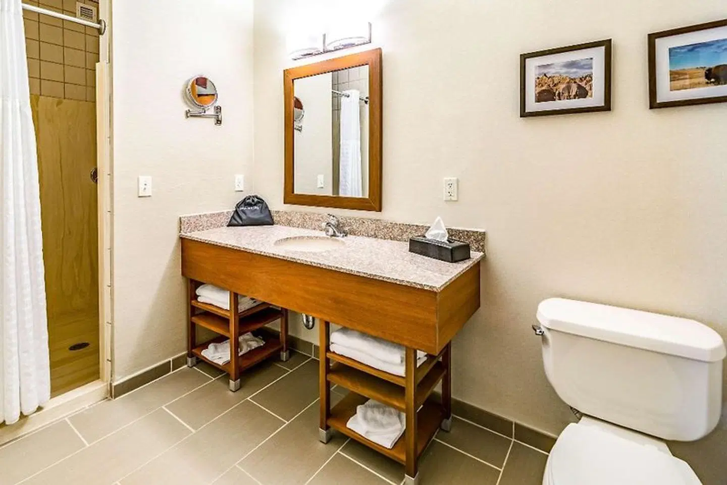 Comfort Inn & Suites Badezimmer