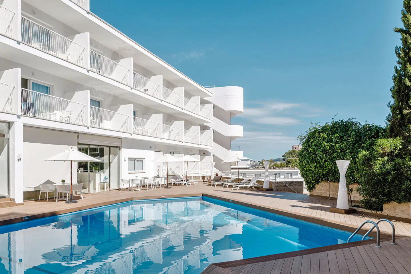 Tora OUTDOOR_POOL