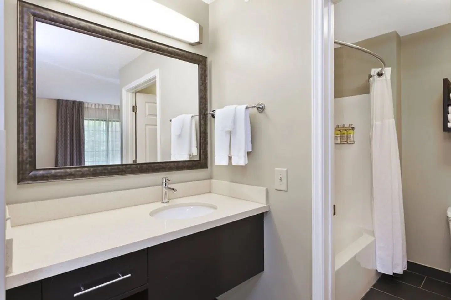 Staybridge Suites Detroit - Utica by IHG Badezimmer