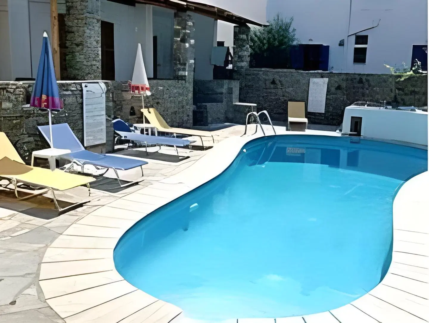 Siroco's Rooms & Studios OUTDOOR_POOL