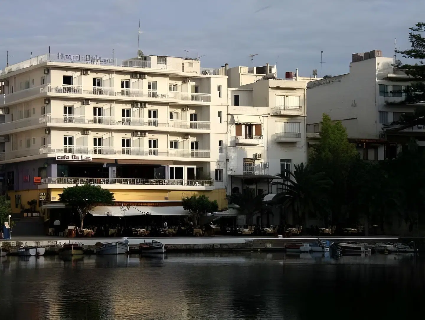 Du Lac EXTERIOR