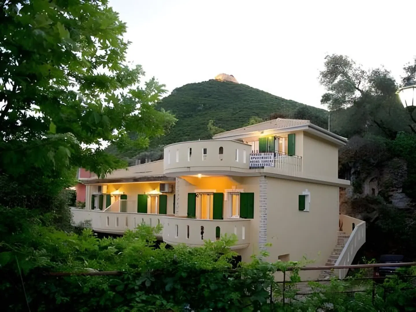 Oasis Exclusive EXTERIOR