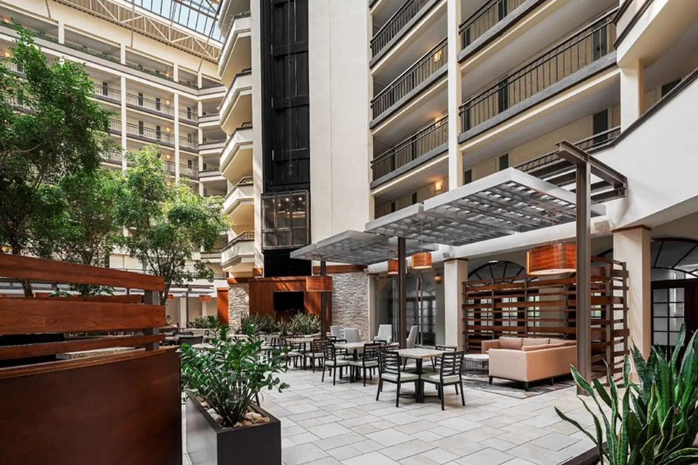 Embassy Suites by Hilton Nashville Airport Terrasse
