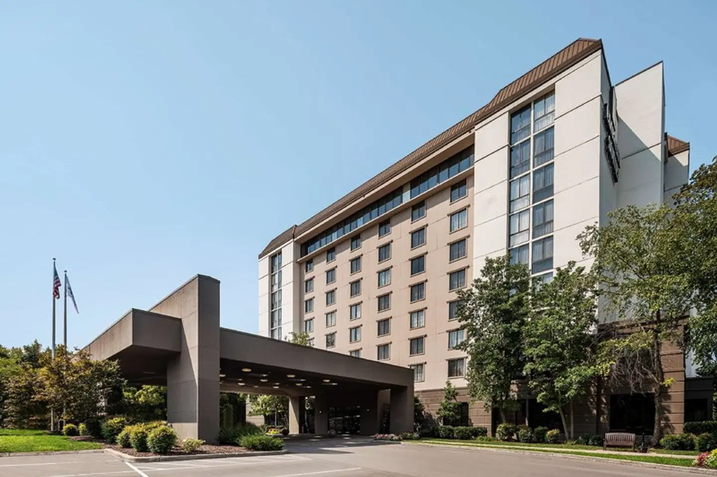 Embassy Suites by Hilton Nashville Airport EXTERIOR