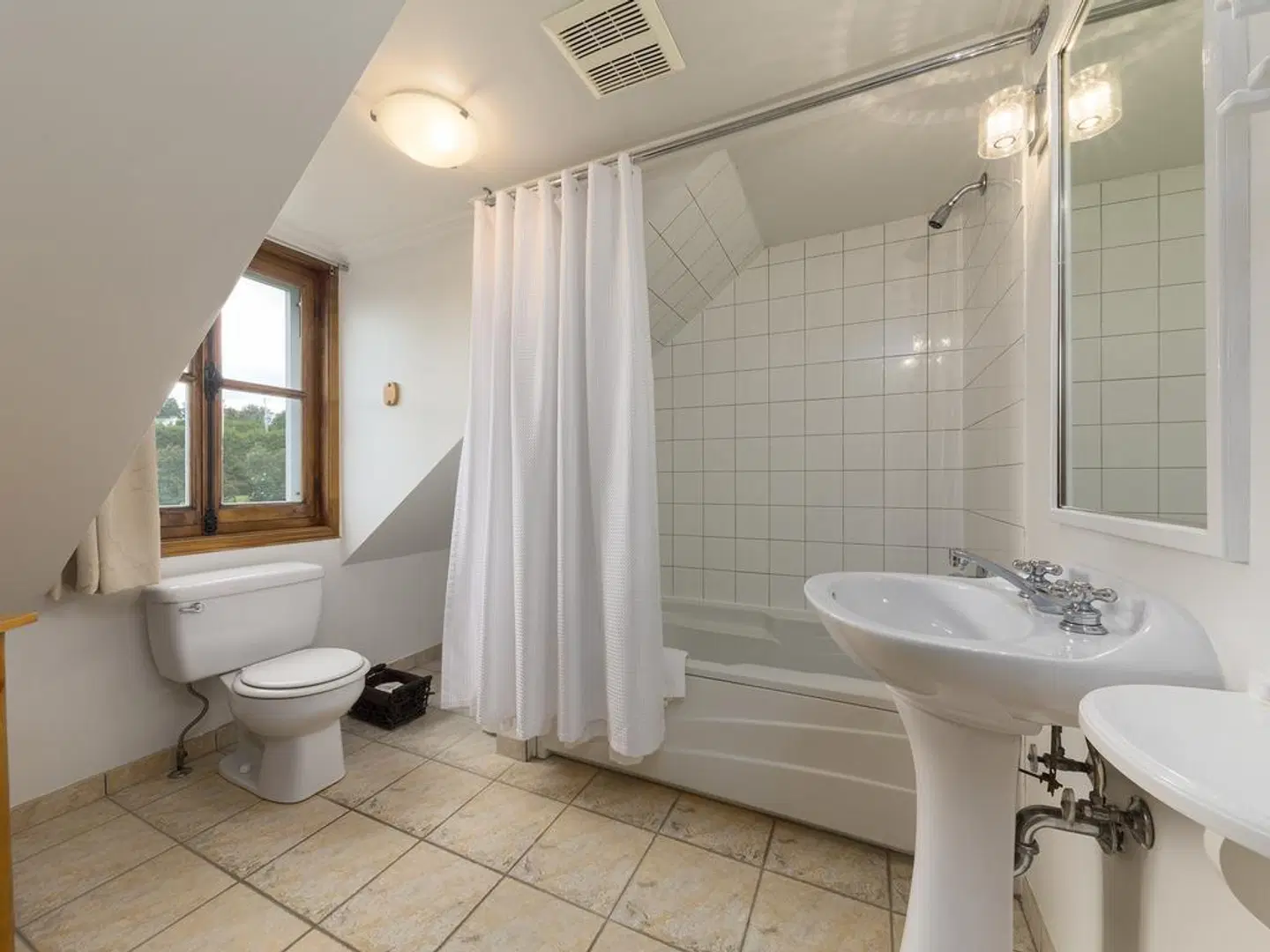 Auberge des Peupliers BATHROOM