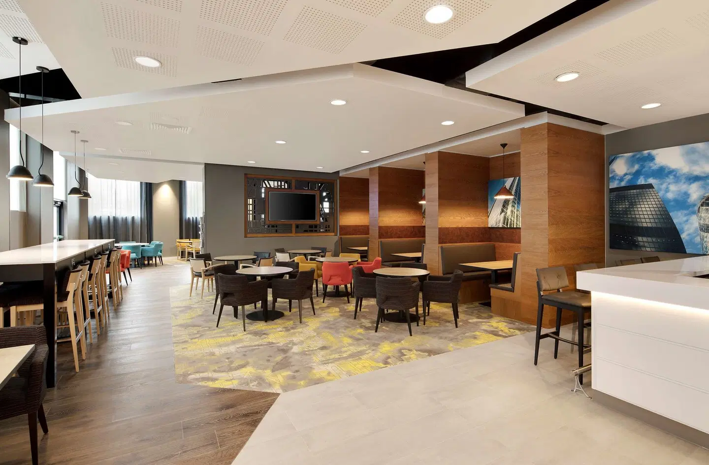 Hampton by Hilton London Docklands Bar