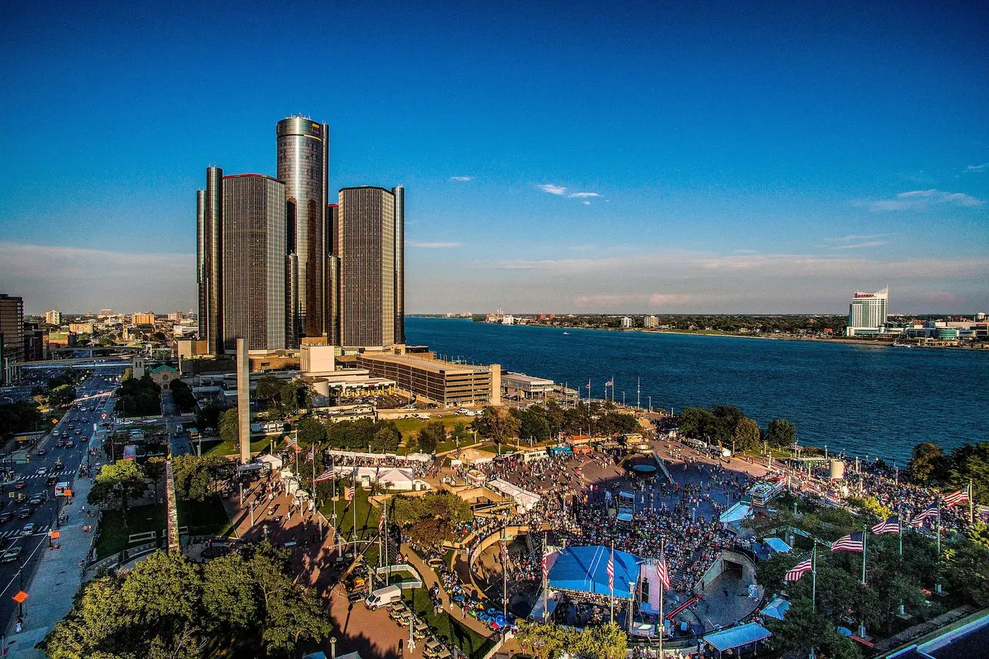 Detroit Marriott at the Renaissance Center EXTERIOR