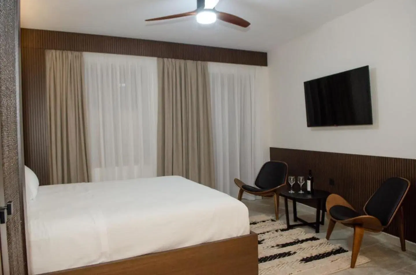 Leone suites ROOM_EXAMPLE