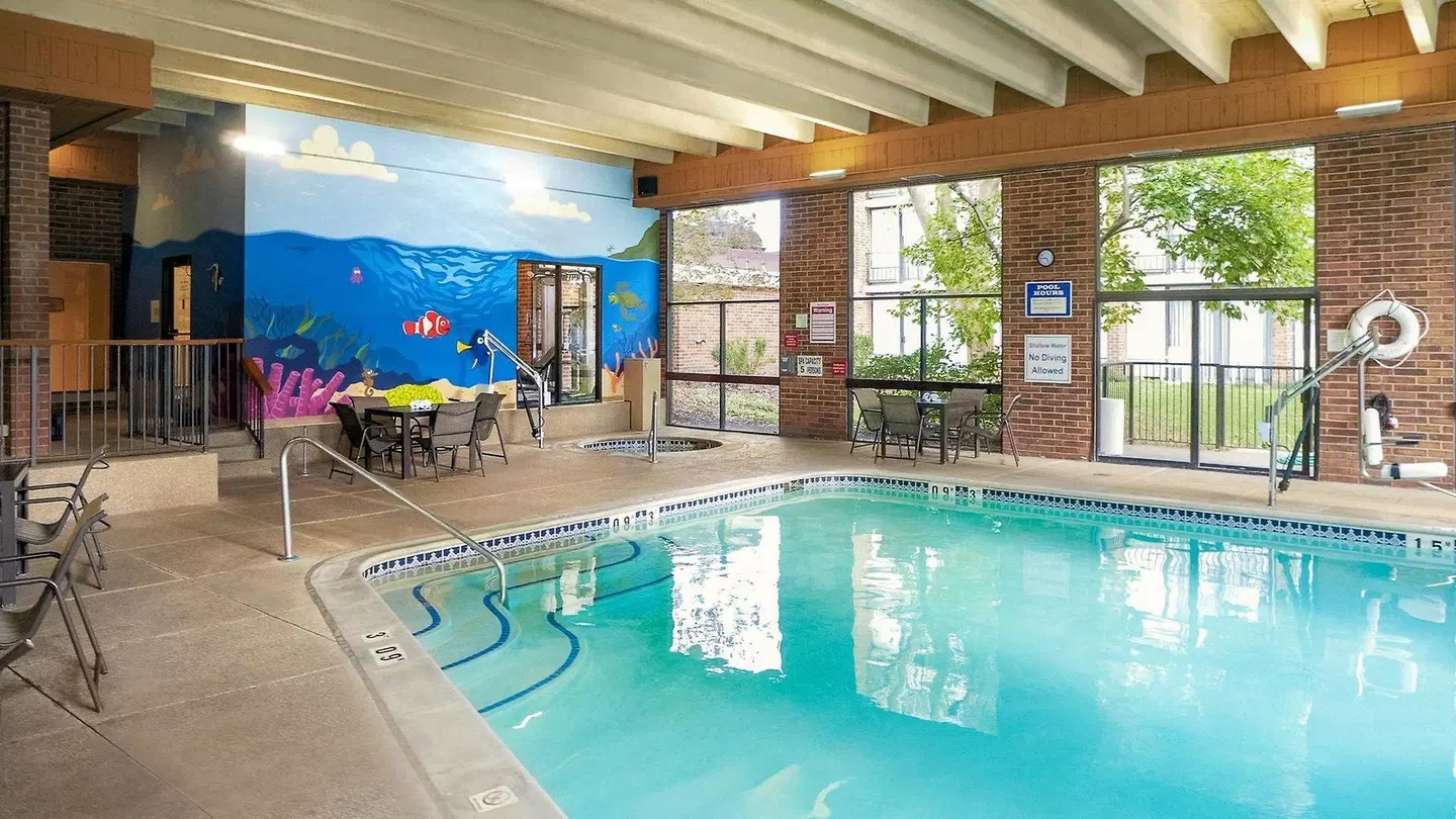 DoubleTree by Hilton Ann Arbor North Hallenbad