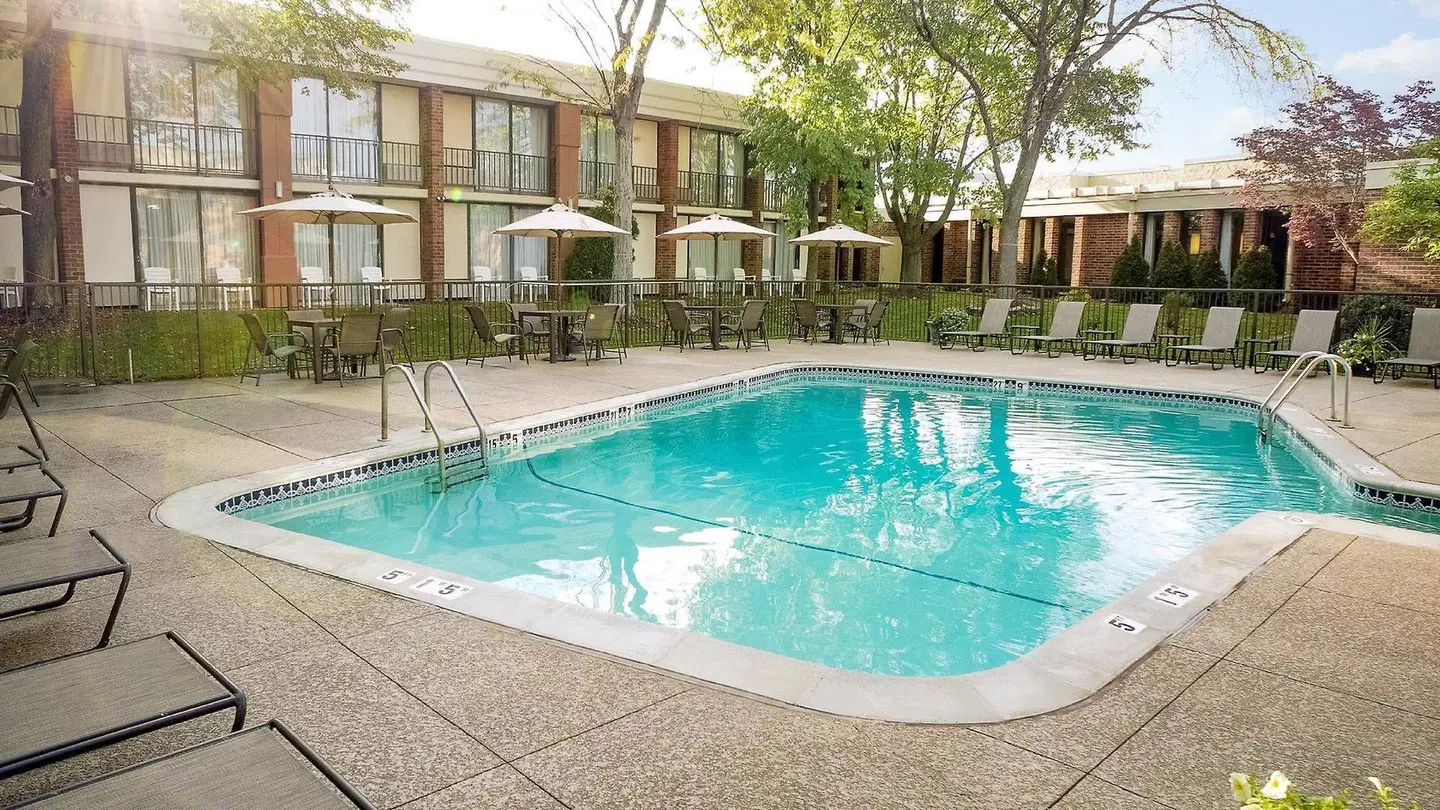 DoubleTree by Hilton Ann Arbor North OUTDOOR_POOL