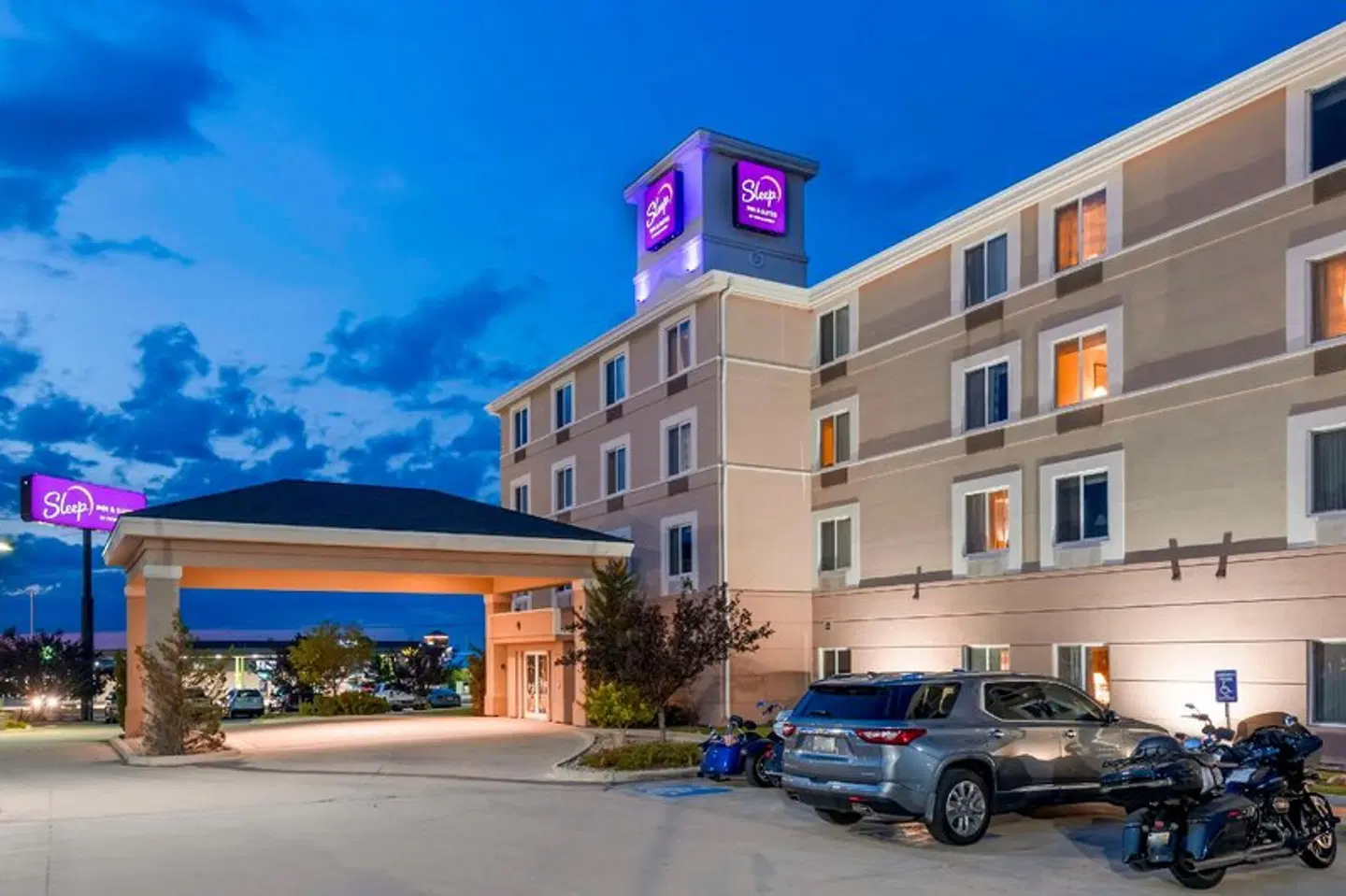 Sleep Inn & Suites EXTERIOR