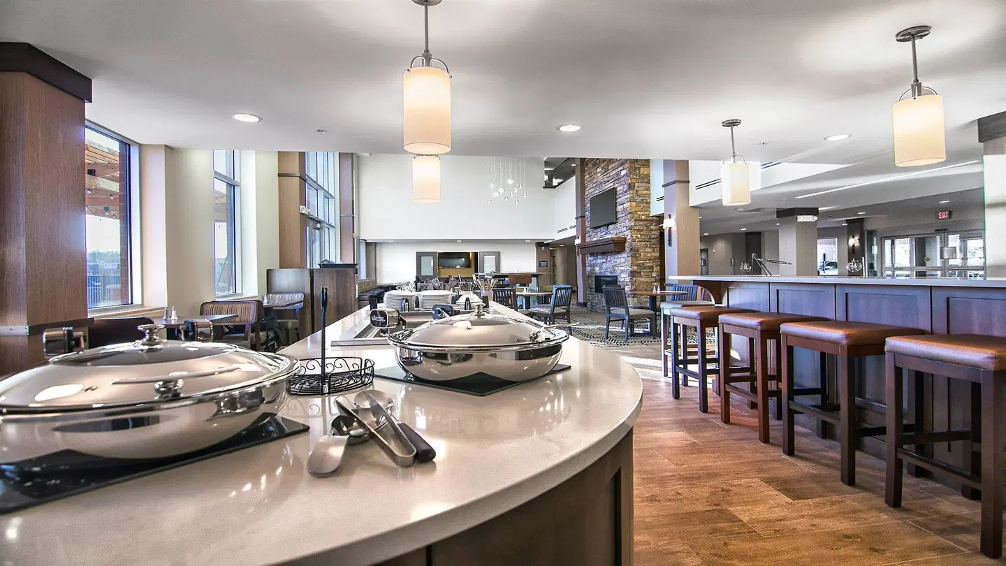 Staybridge Suites Marquette by IHG Restaurant