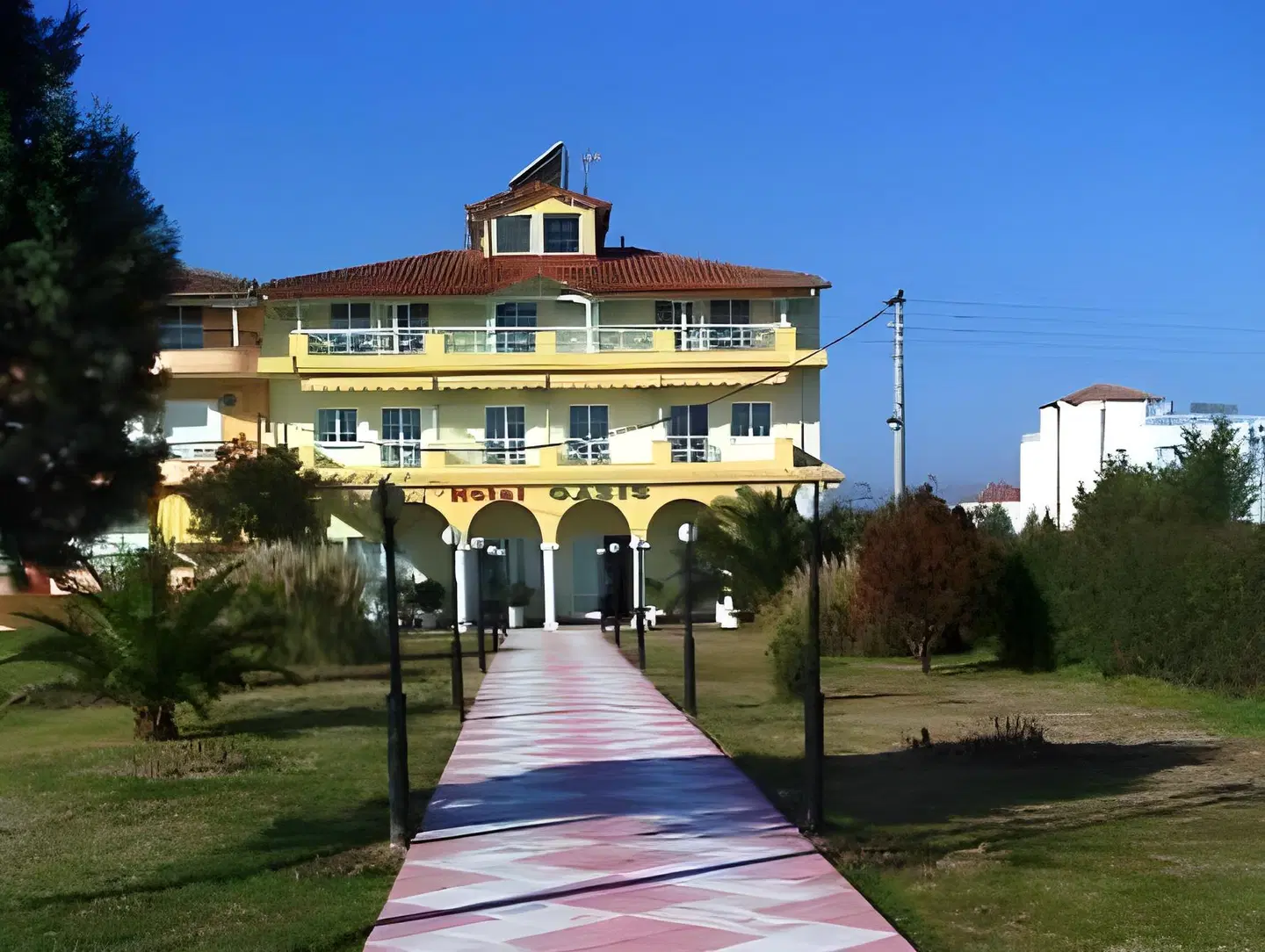 Oasis EXTERIOR
