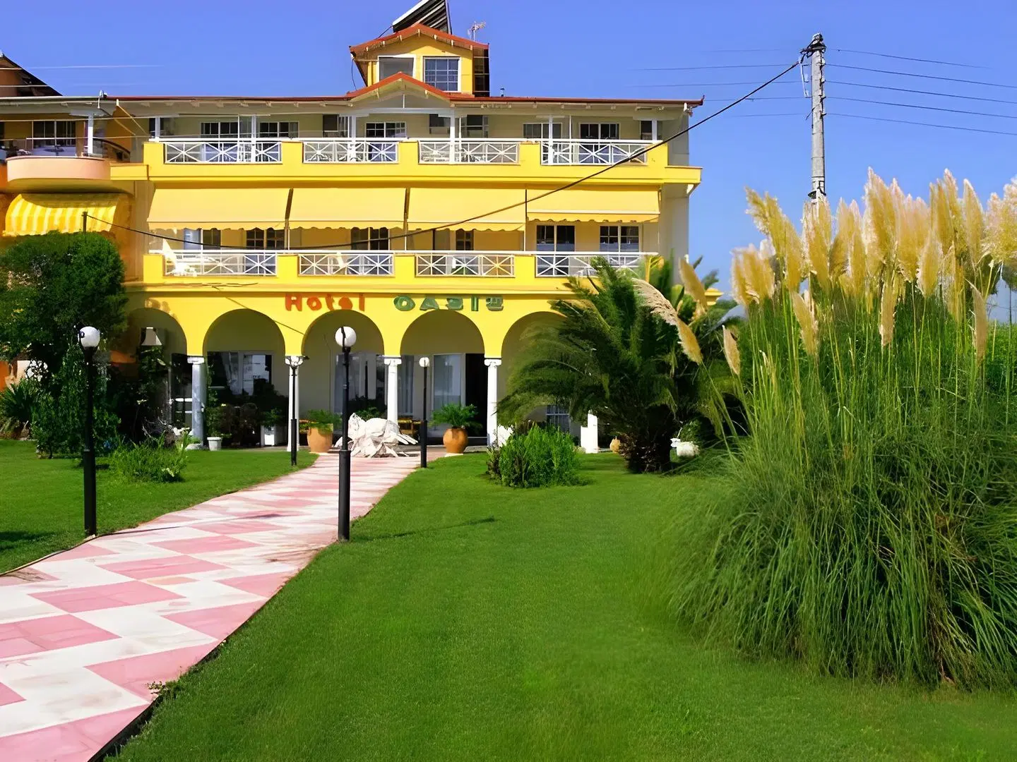 Oasis EXTERIOR
