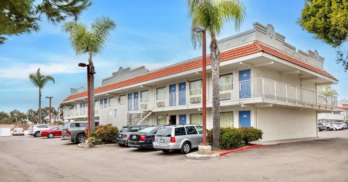 Motel 6 Carlsbad, CA - East EXTERIOR