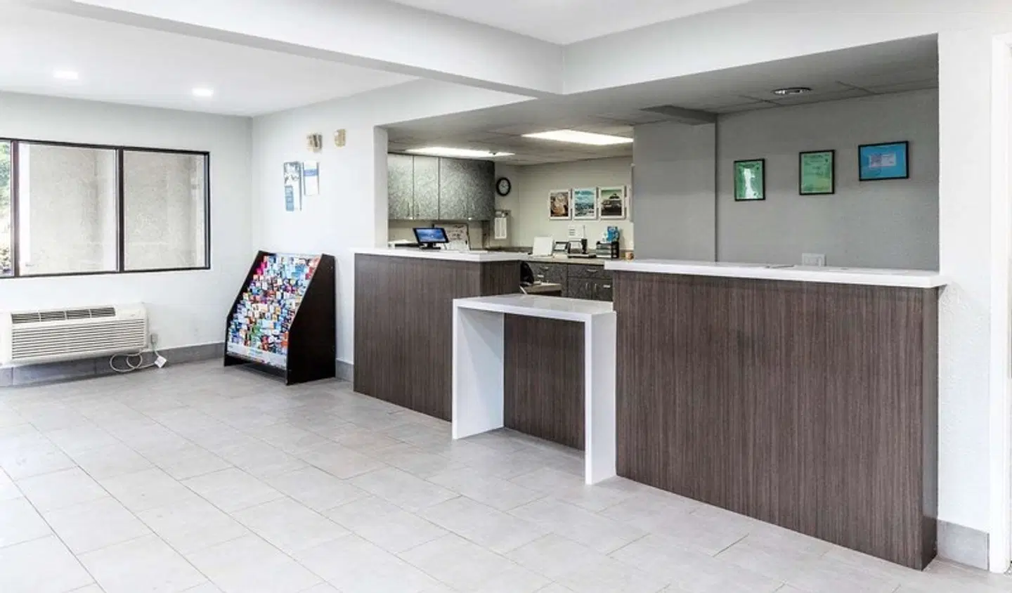 Motel 6 Carlsbad, CA - East LOUNGE_LOBBY
