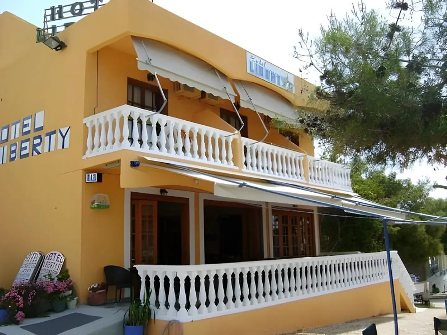 Liberty II EXTERIOR