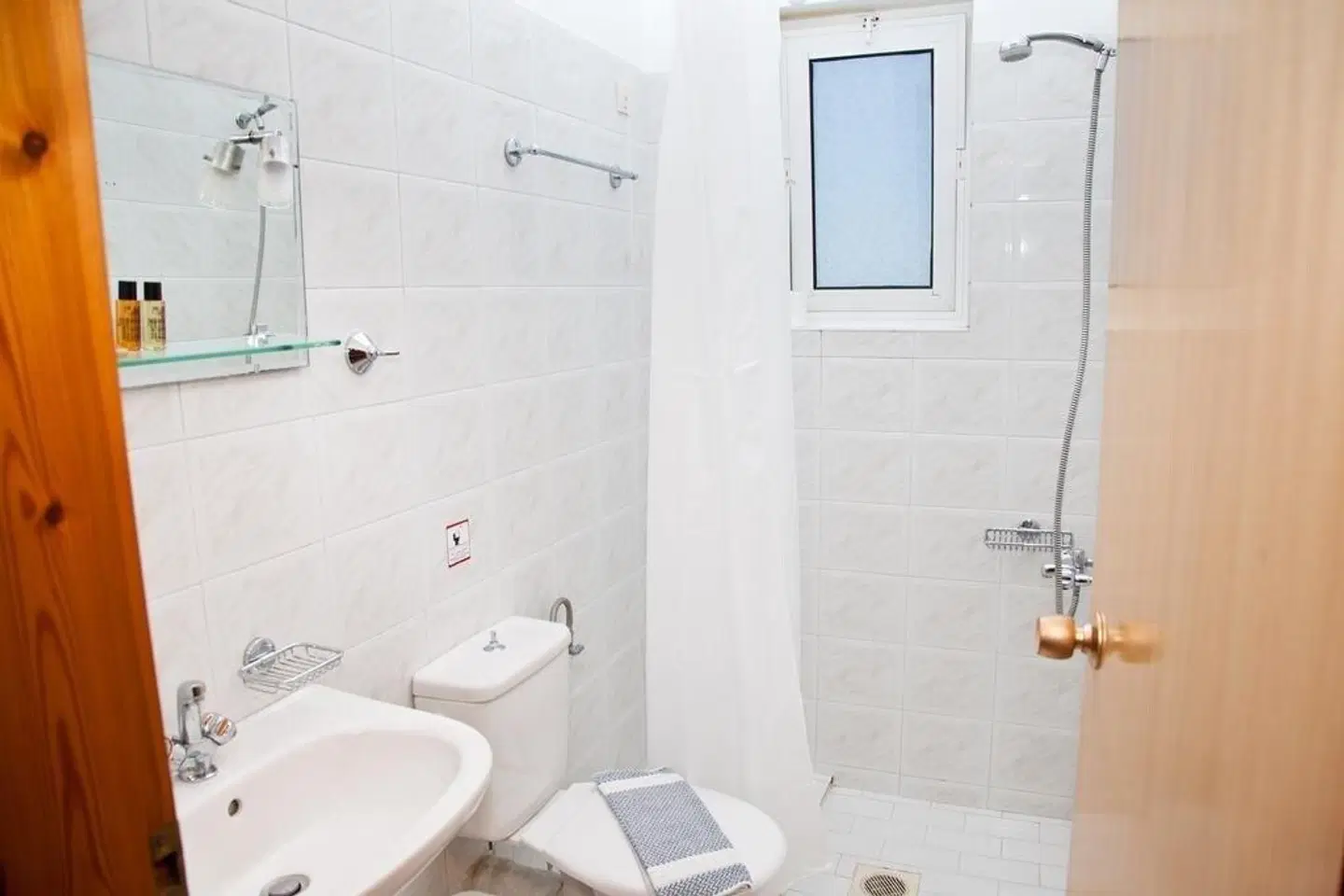 The Noverian Antama Beach Hotel Chania Badezimmer
