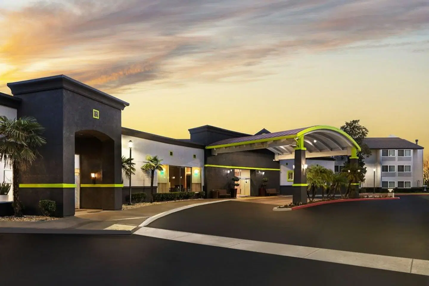 Courtyard by Marriott Sacramento Cal Expo EXTERIOR
