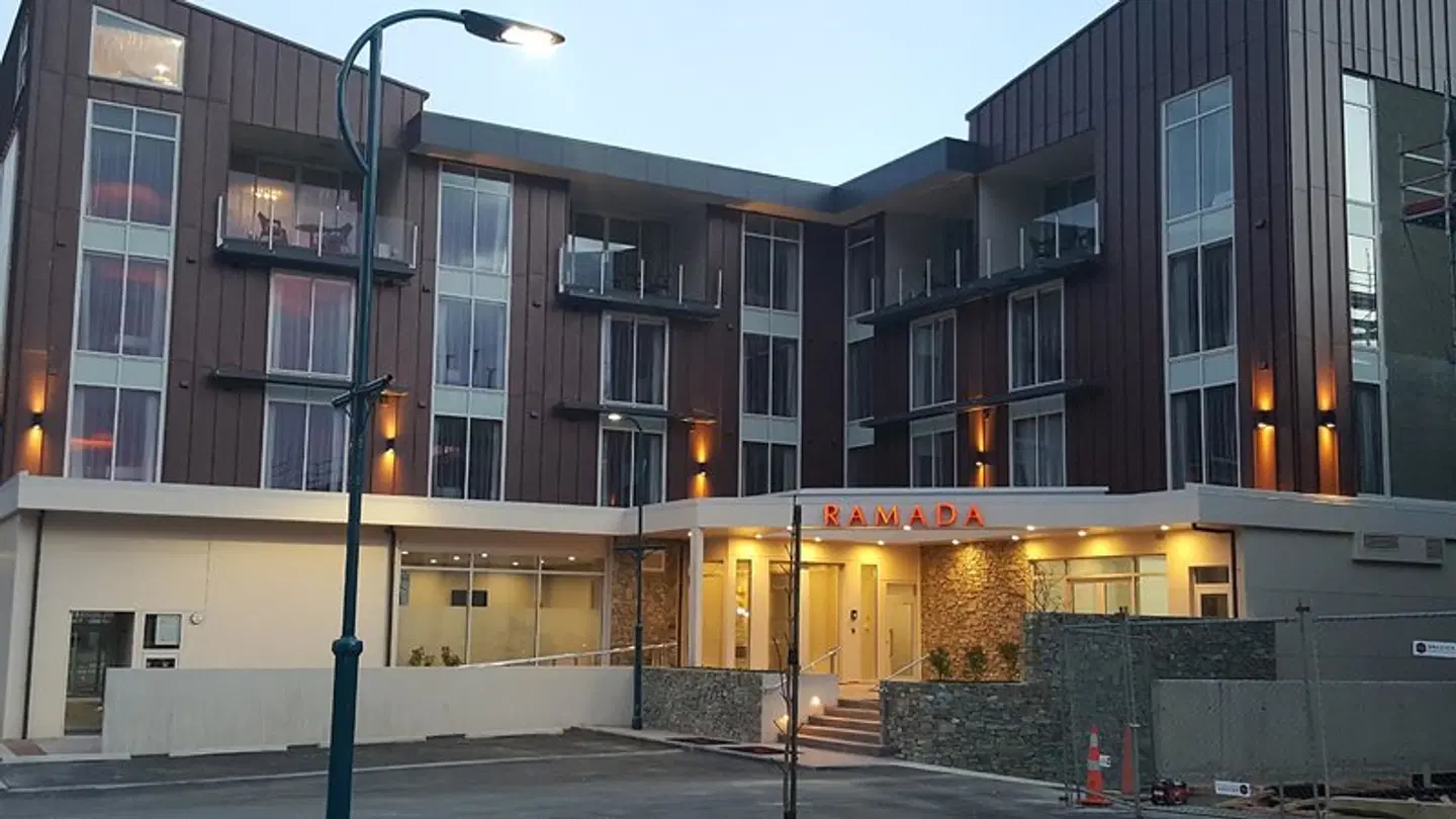 Ramada Suites by Wyndham Queenstown Remarkables Park EXTERIOR