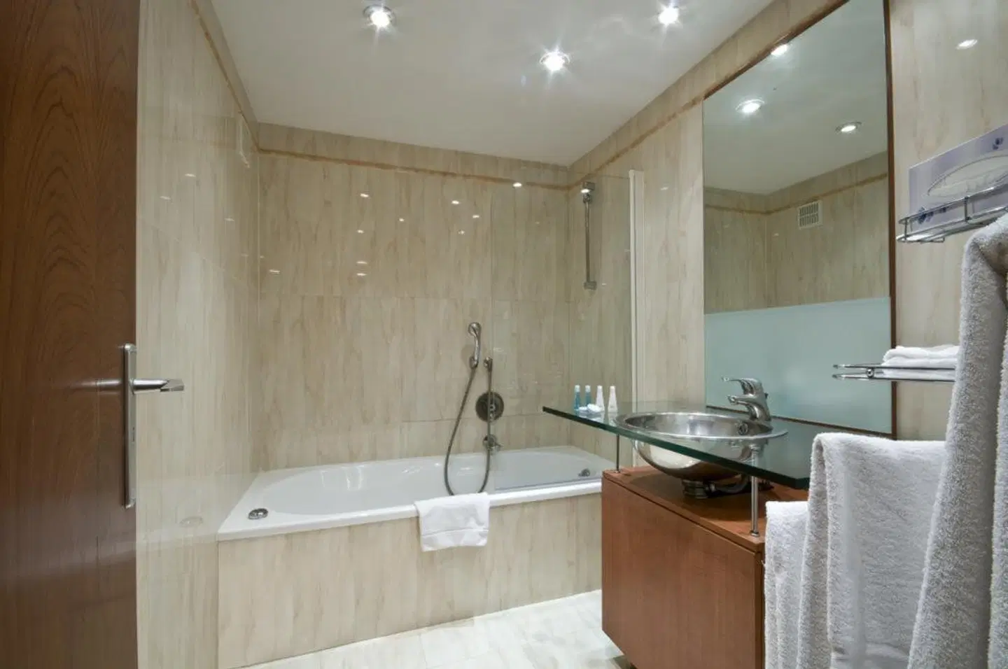 B-Aparthotels Montgomery Badezimmer