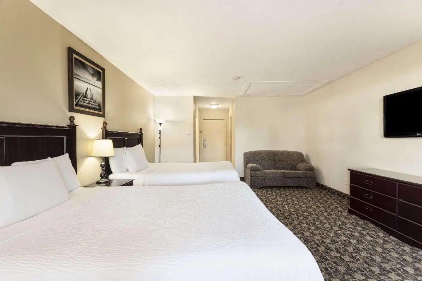 Days Inn by Wyndham Montreal East ROOM_EXAMPLE