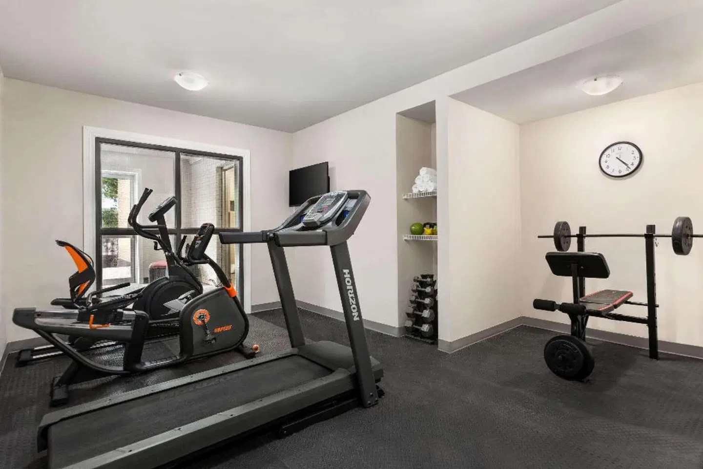Days Inn by Wyndham Montreal East SPORTS_AND_LEISURE