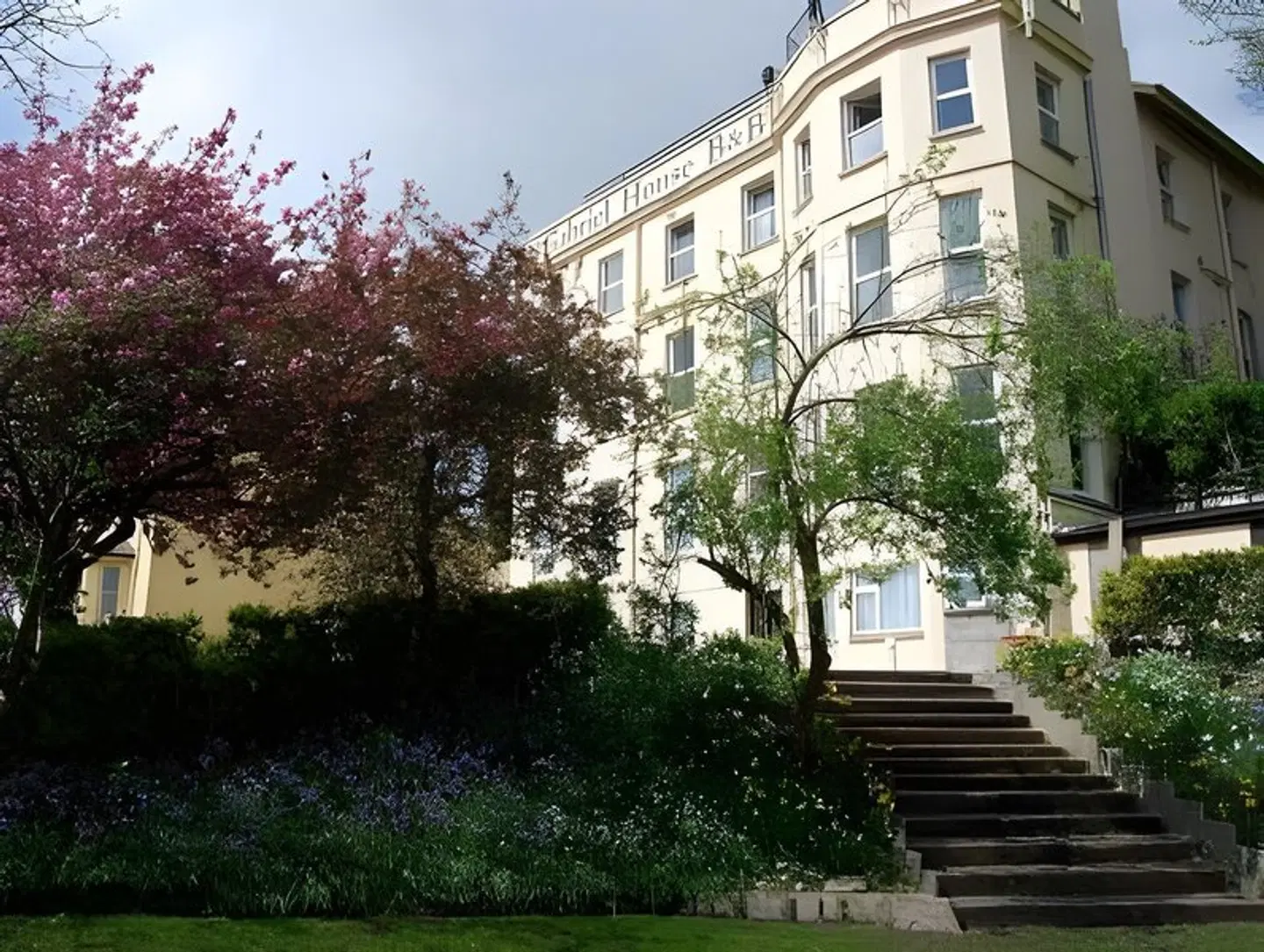 Gabriel House Guesthouse EXTERIOR