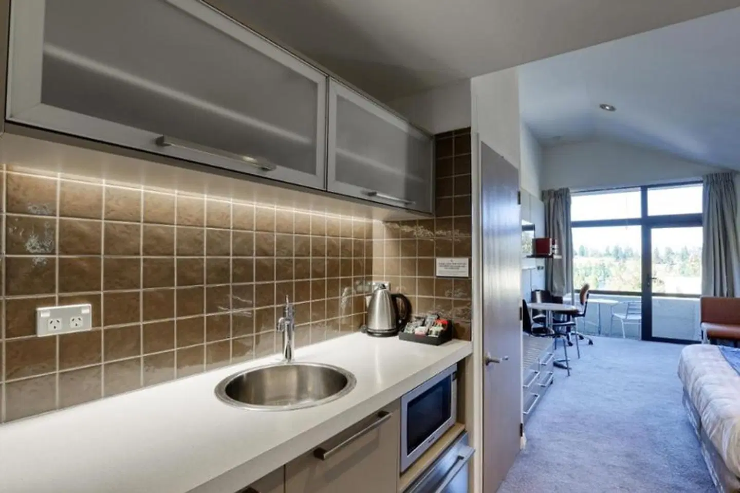 Garden Court Suites & Apartments Badezimmer