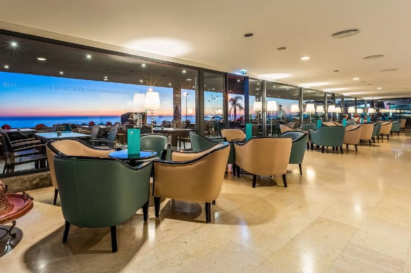 Dom Jose Beach Hotel Bar